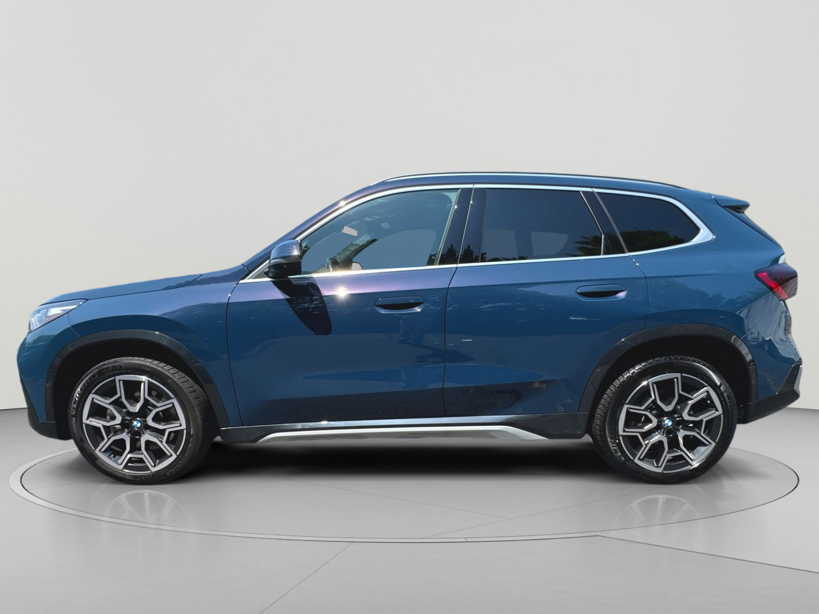 Used 2026 BMW X1 xDrive28i AWD/4WD image 8