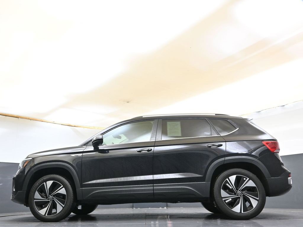 Certified 2024 Volkswagen Taos SE image 40