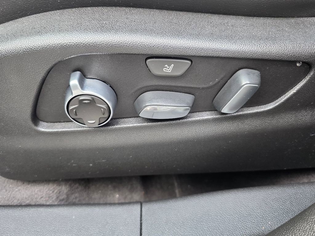 Used 2019 Cadillac XT4 Premium Luxury image 17