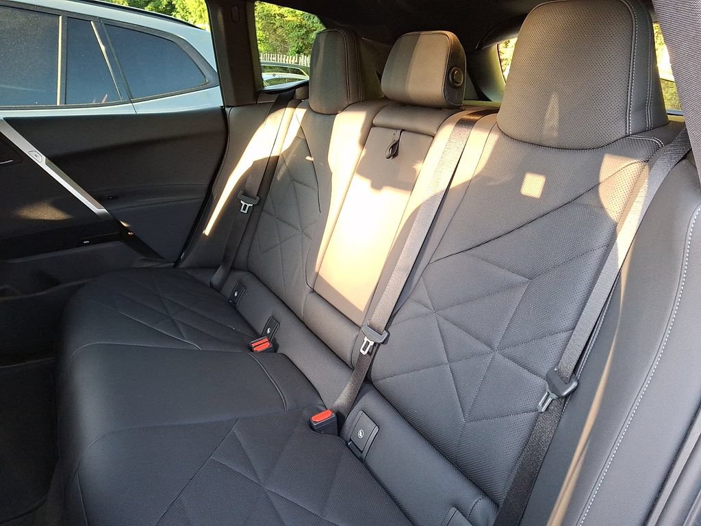 Used 2024 BMW iX xDrive50 w/ Sport Package AWD/4WD image 7