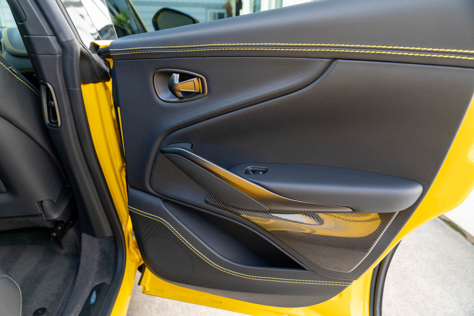 Used 2023 Aston Martin DBX 707 image 37