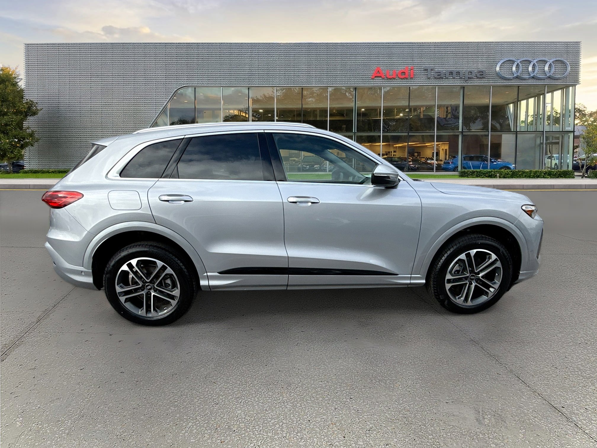 New 2025 Audi Q5 Premium image 2