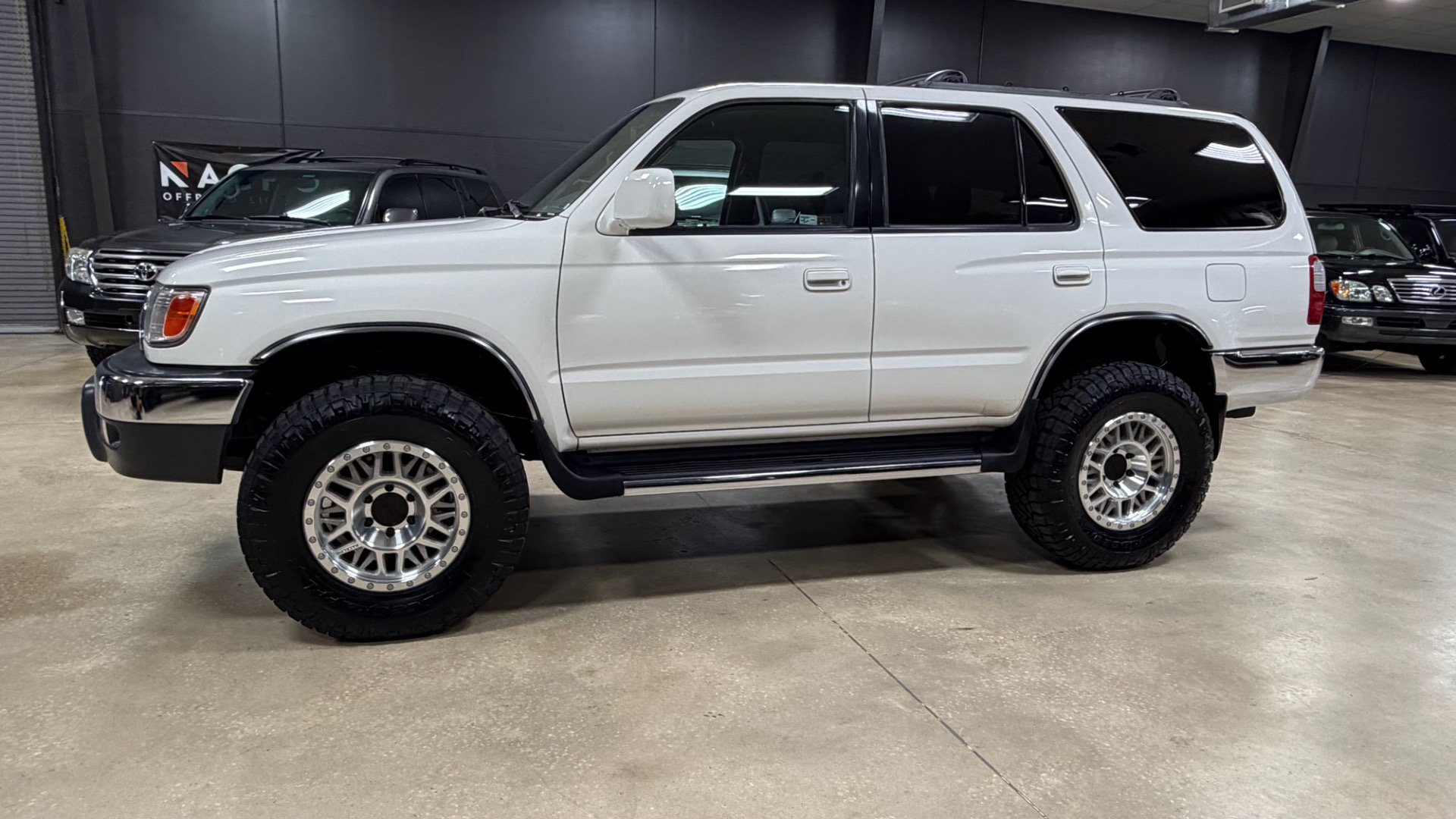 Used 2000 Toyota 4Runner SR5 w/ Upgrade Value Pkg 4 AWD/4WD image 9