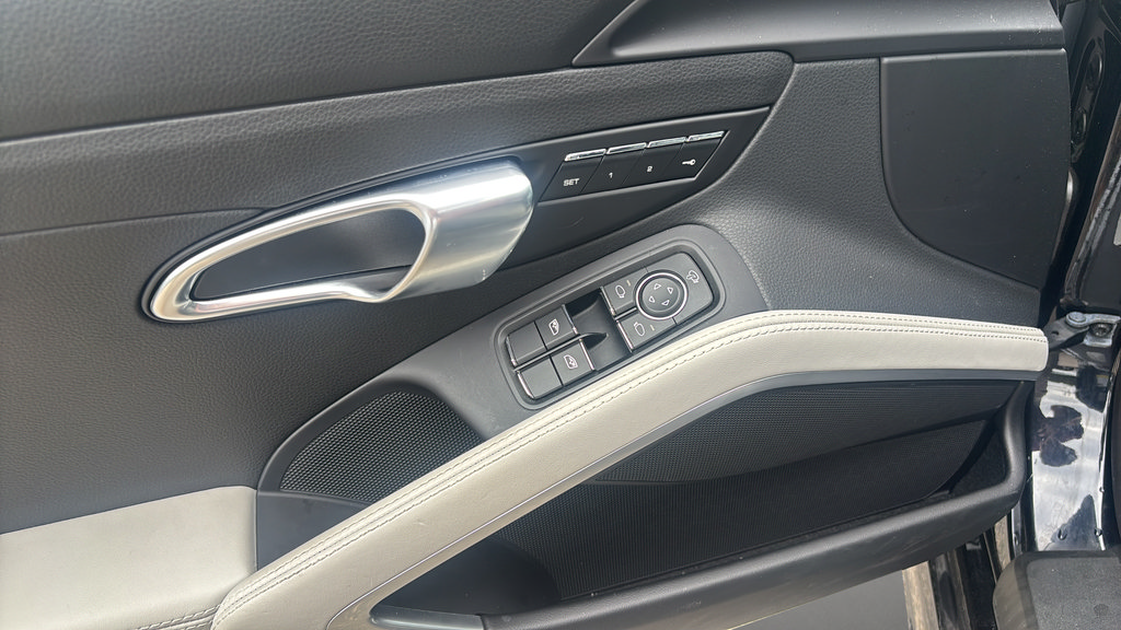 Used 2024 Porsche 718 Cayman RWD image 10
