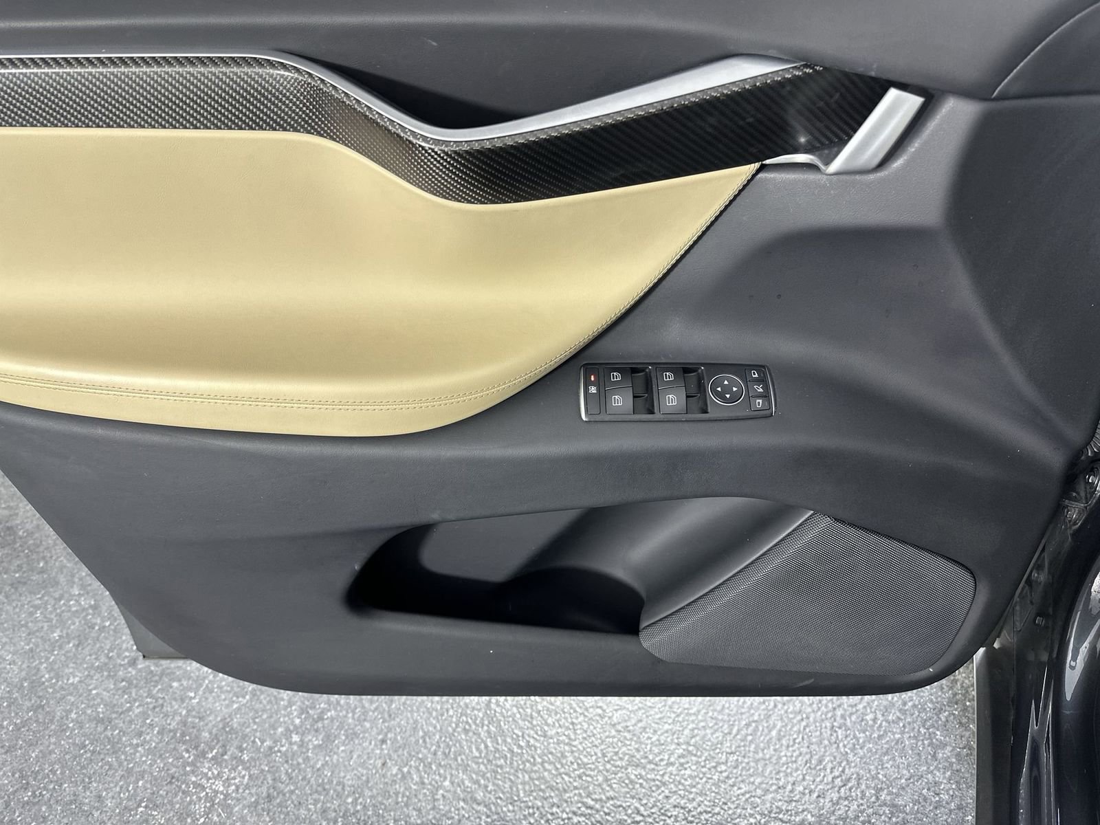 Used 2017 Tesla Model X 75D image 27