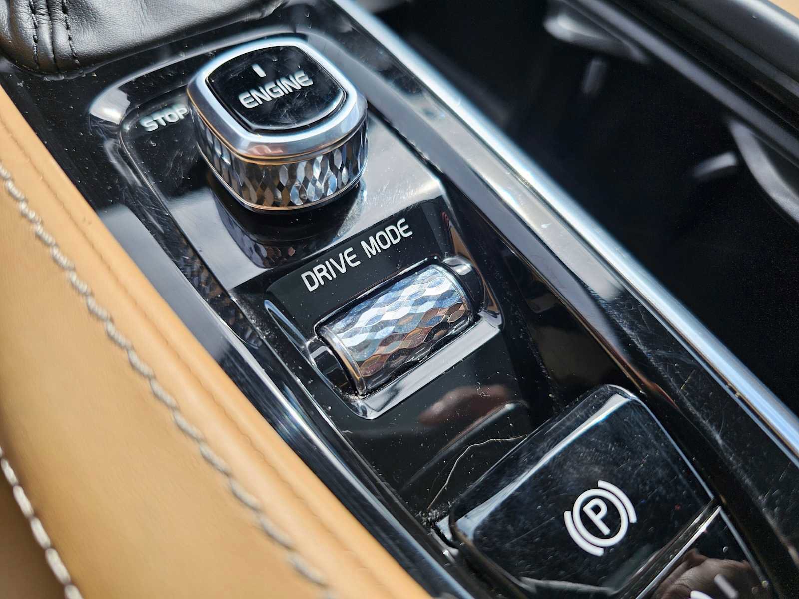 Used 2017 Volvo S90 T6 Inscription w/ Vision Package image 37