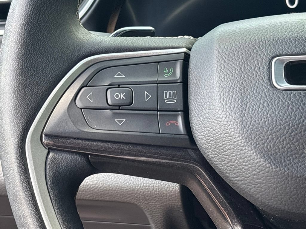 Used 2023 Jeep Grand Cherokee L Laredo AWD/4WD image 28