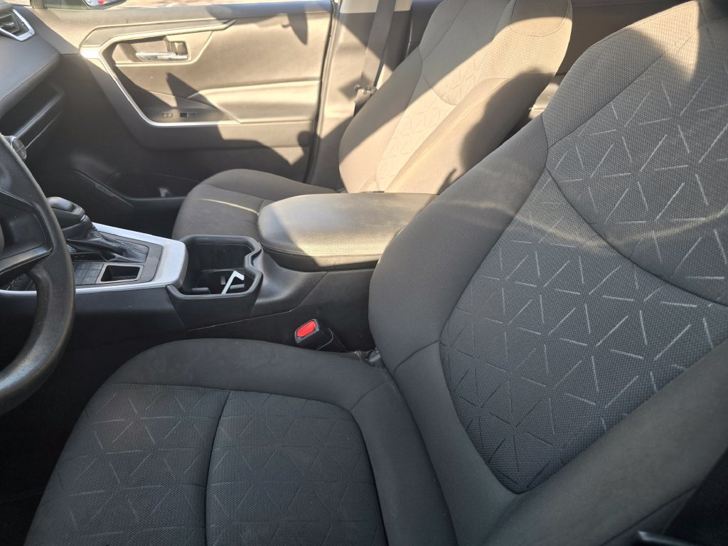 Used 2022 Toyota RAV4 XLE AWD/4WD image 21