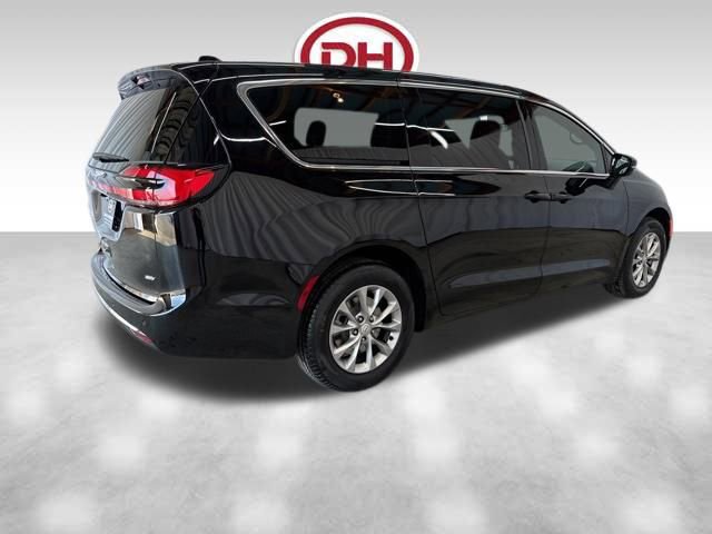 New 2026 Chrysler Pacifica Select image 8