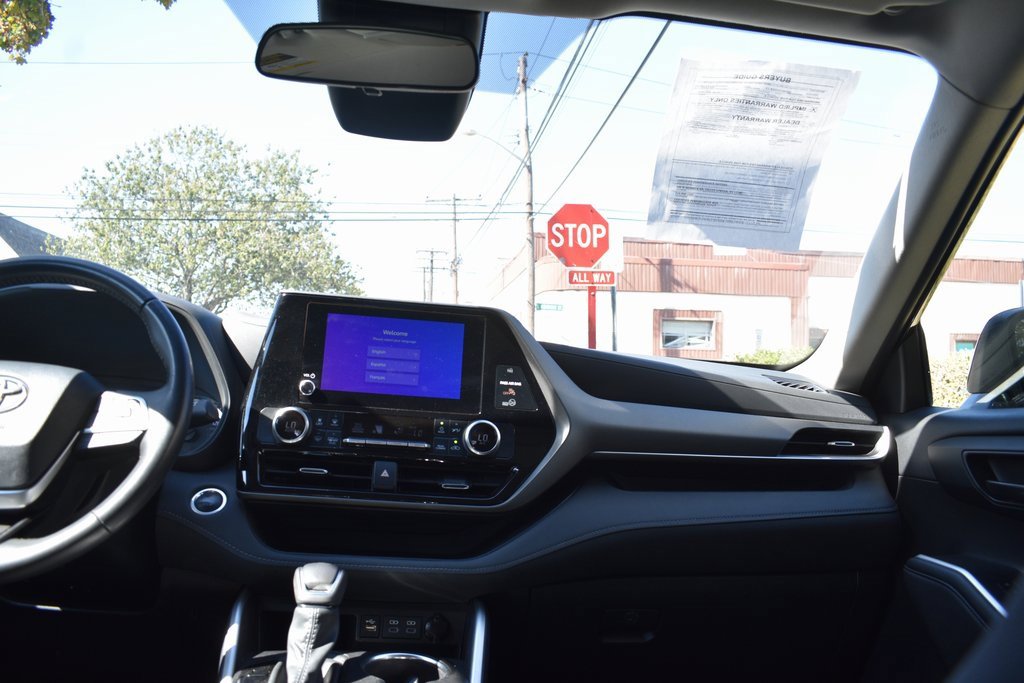 Used 2024 Toyota Highlander LE image 31