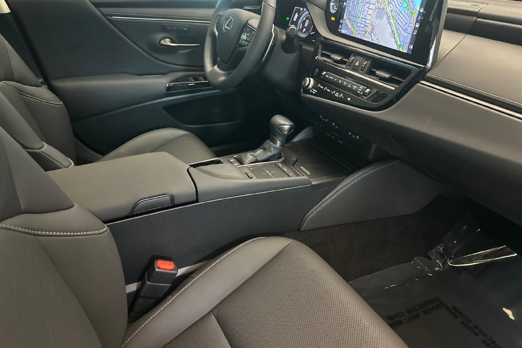 Certified 2022 Lexus ES 300h w/ Premium Package FWD image 15