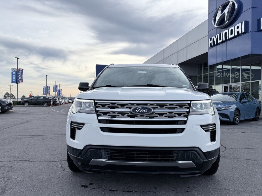 Used 2018 Ford Explorer XLT image 2