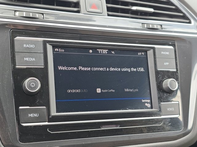 Used 2022 Volkswagen Tiguan S image 2