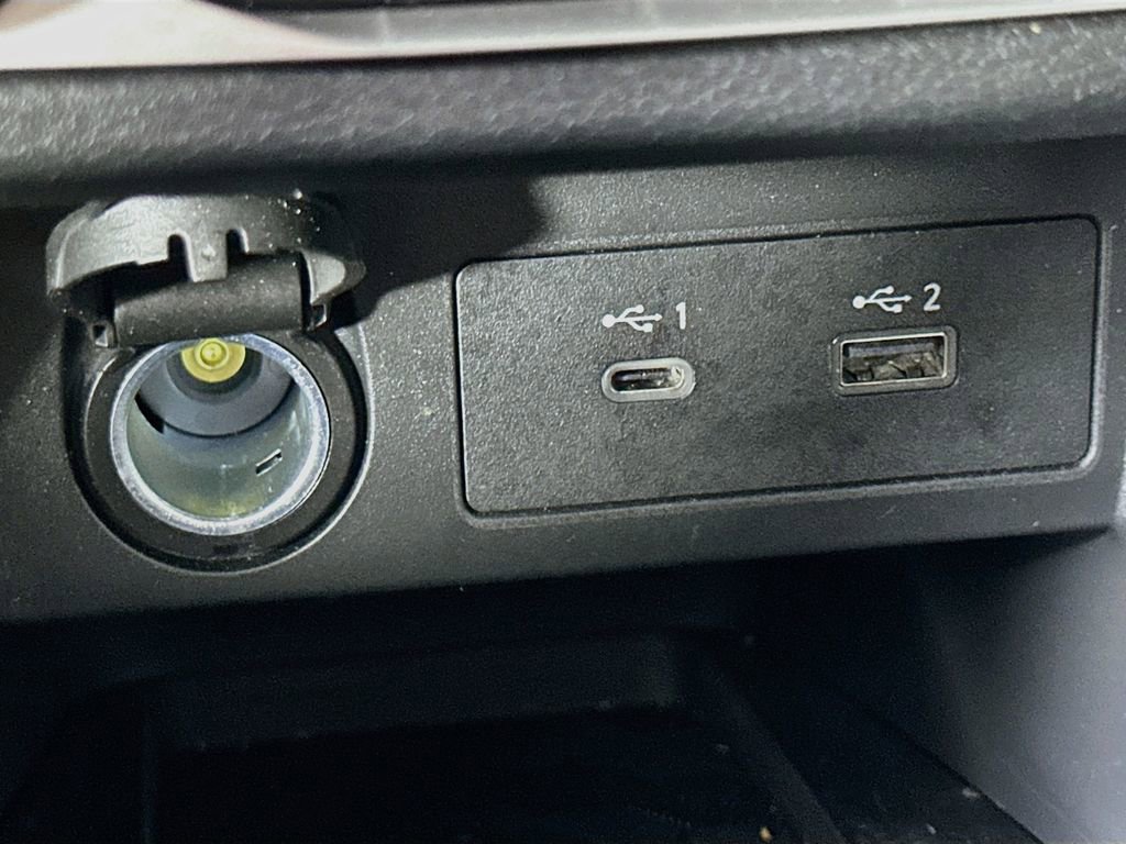 Used 2025 Nissan Versa SR w/ Trunk Package FWD image 30