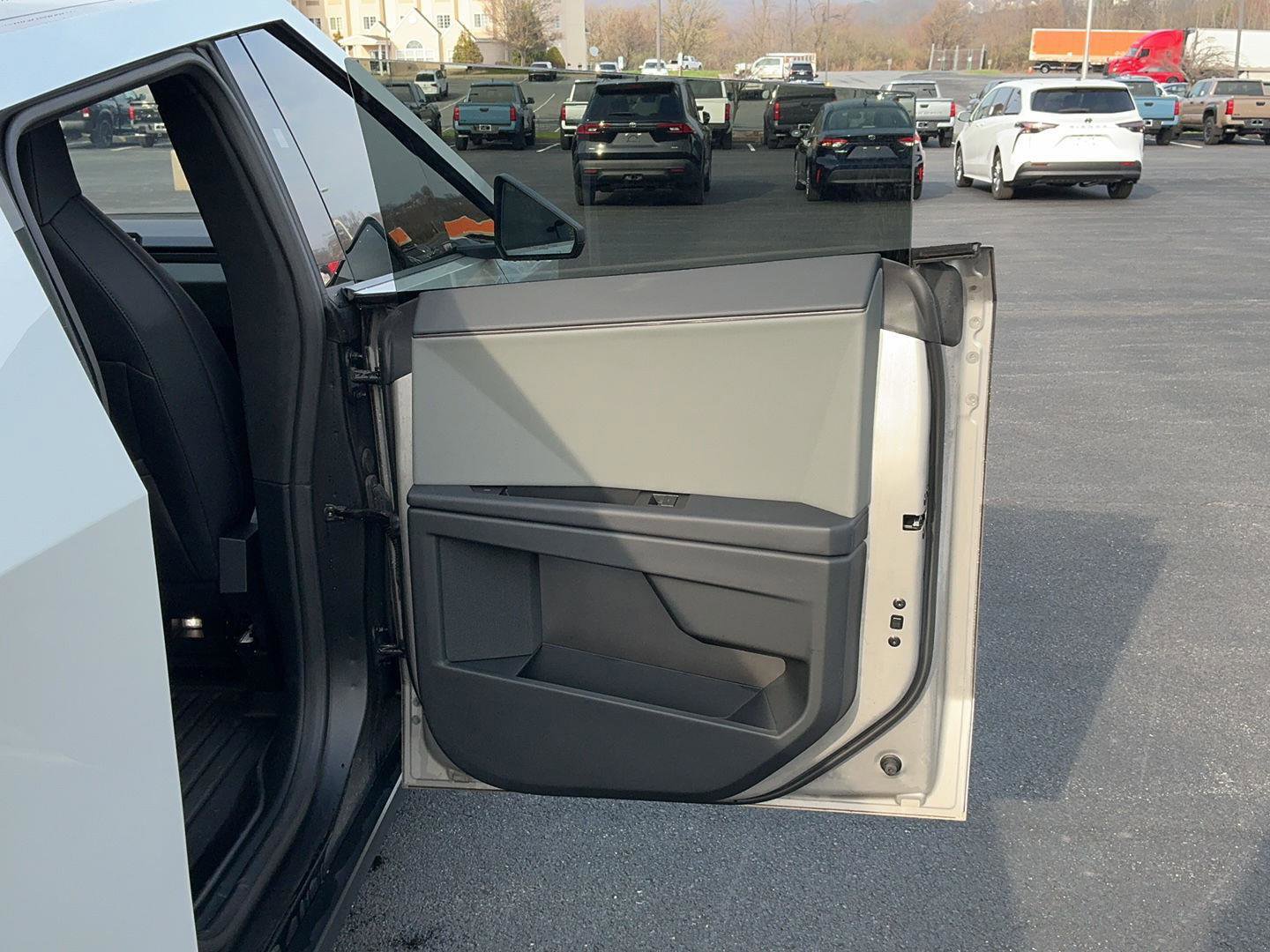 Used 2025 Tesla Cybertruck AWD Crew Cab image 27