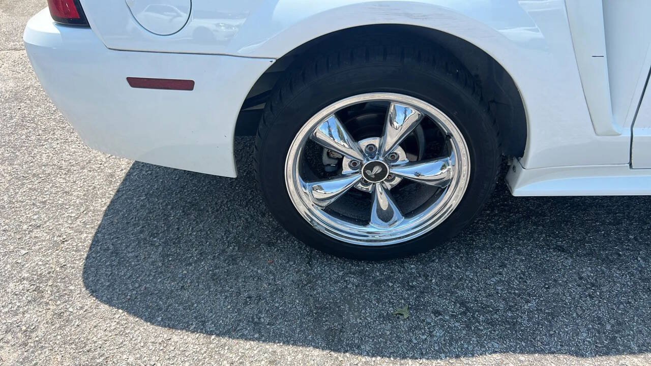 Used 1999 Ford Mustang Convertible RWD image 22