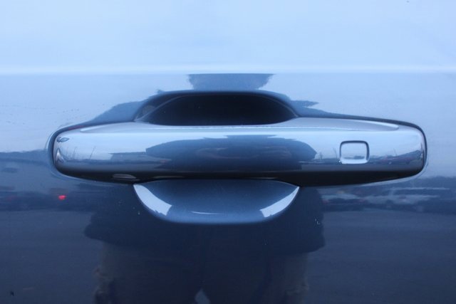 Used 2025 Volvo XC90 B5 Core image 9