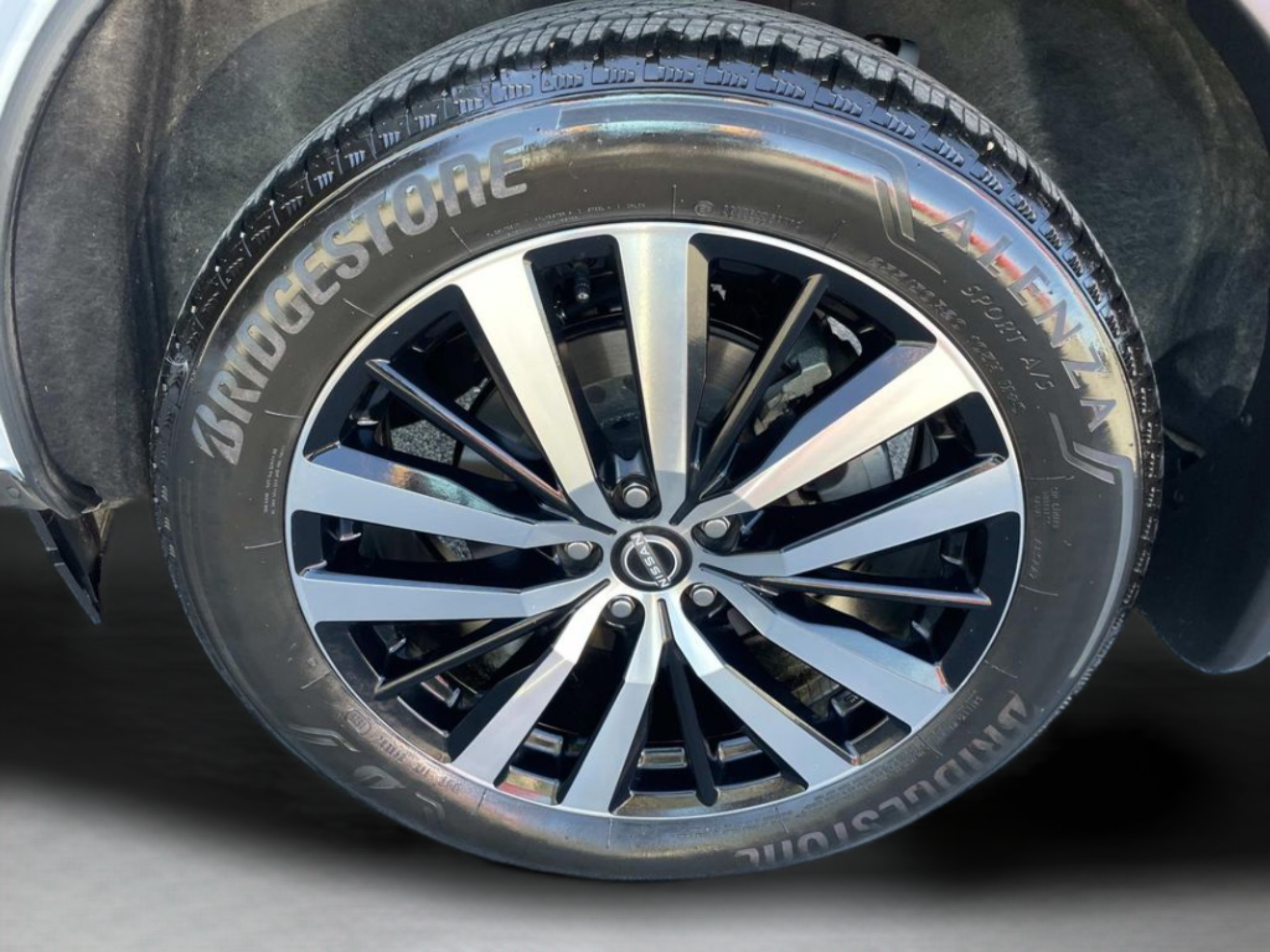 Used 2025 Nissan Pathfinder Platinum AWD/4WD image 33