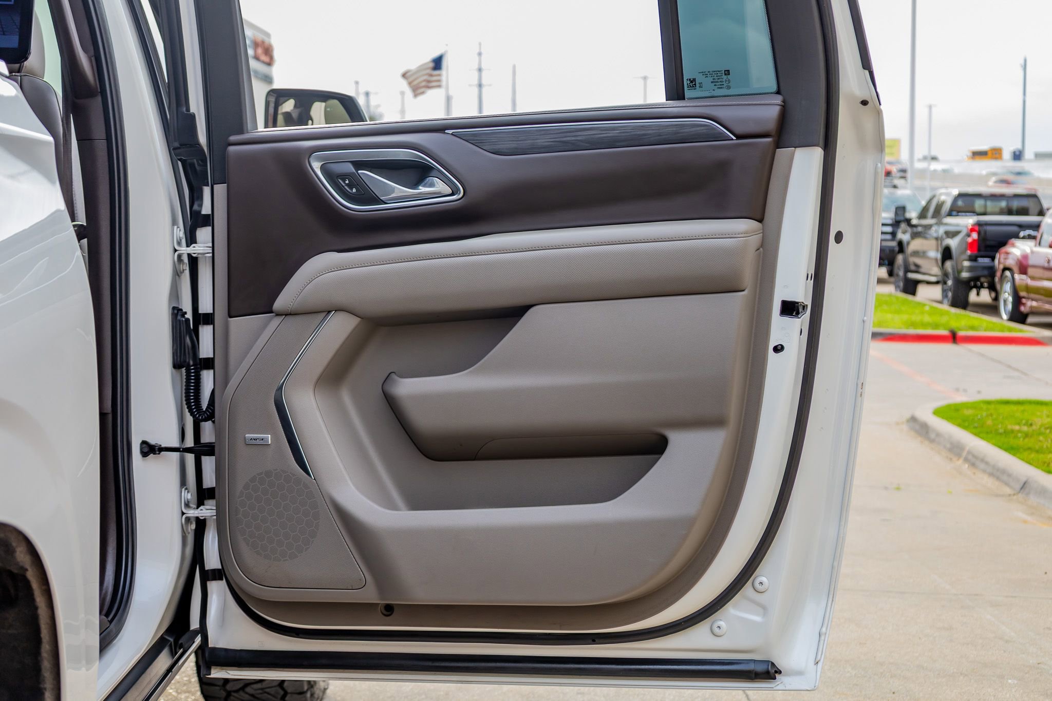 Used 2022 GMC Yukon XL SLT w/ SLT Luxury Package AWD/4WD image 37