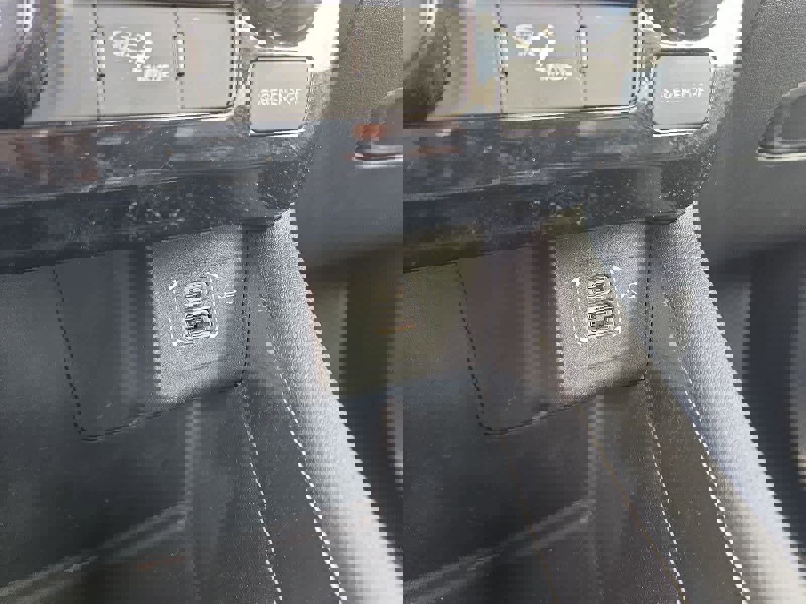 Used 2023 Jeep Compass Latitude image 29