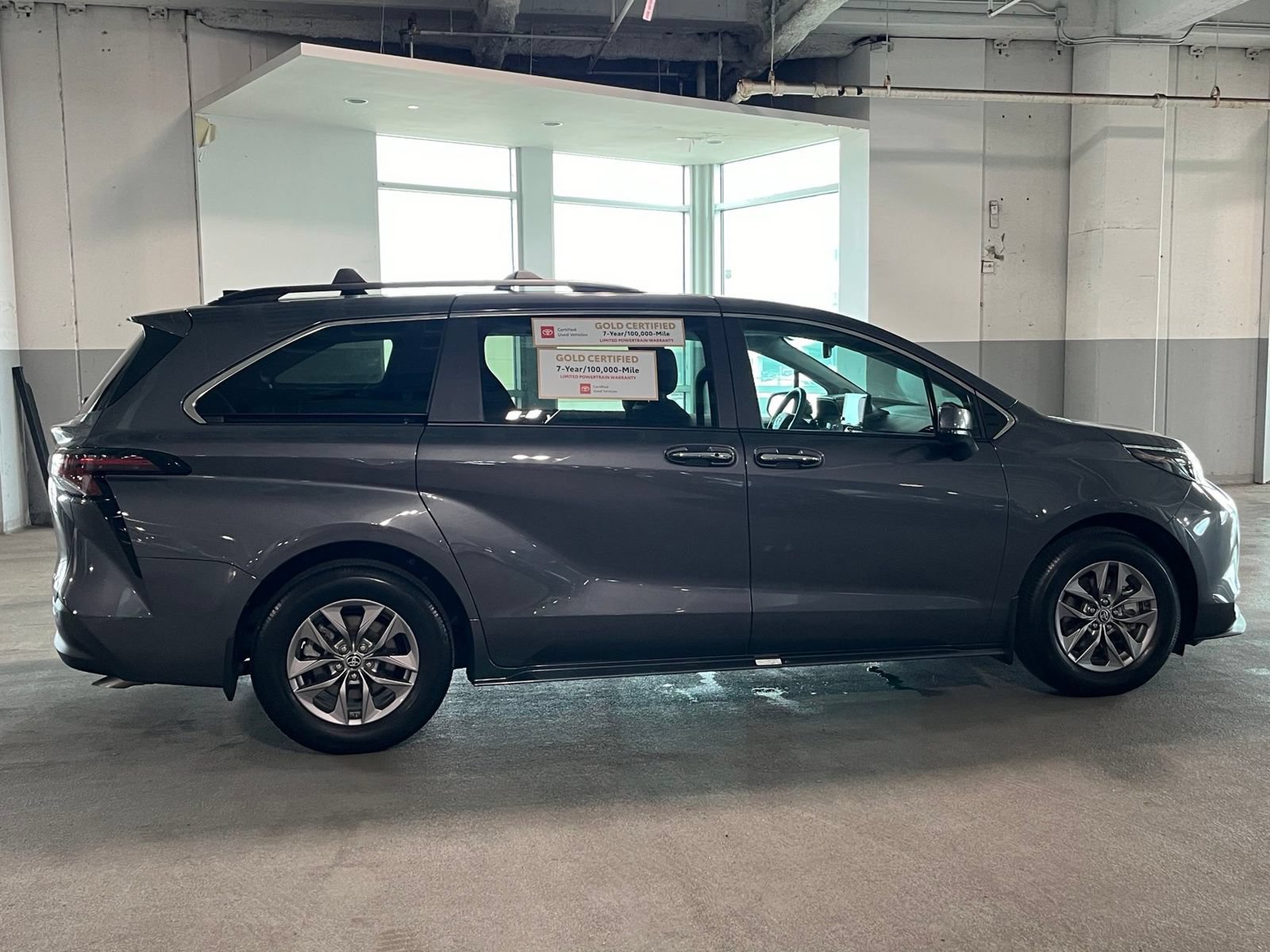 Used 2025 Toyota Sienna XLE w/ XLE Plus Package AWD/4WD image 13