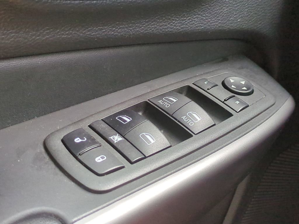 Used 2022 Jeep Cherokee Limited w/ Elite Package image 28