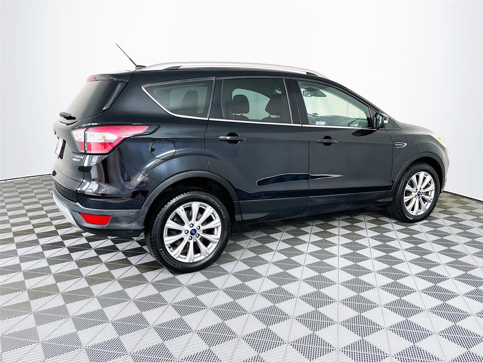 Used 2017 Ford Escape Titanium w/ Equipment Group 301A AWD/4WD image 10