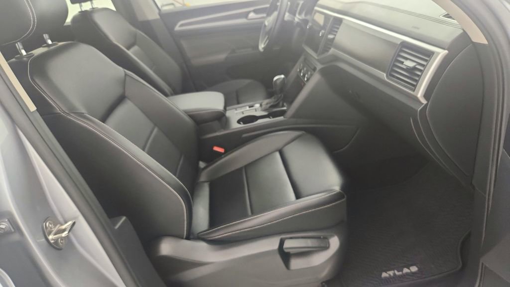 Used 2021 Volkswagen Atlas SE image 31