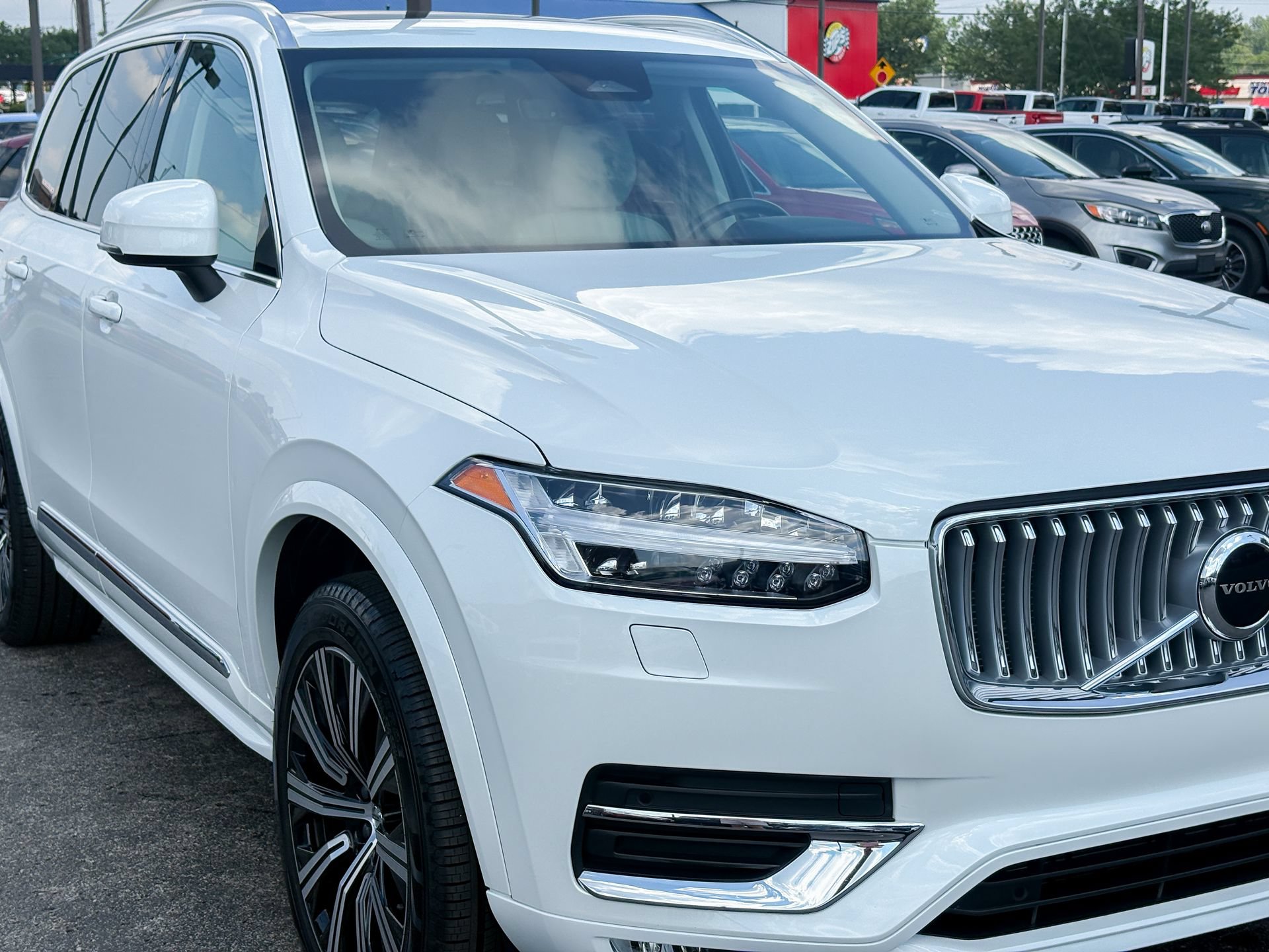 Used 2025 Volvo XC90 B5 Core AWD/4WD image 3