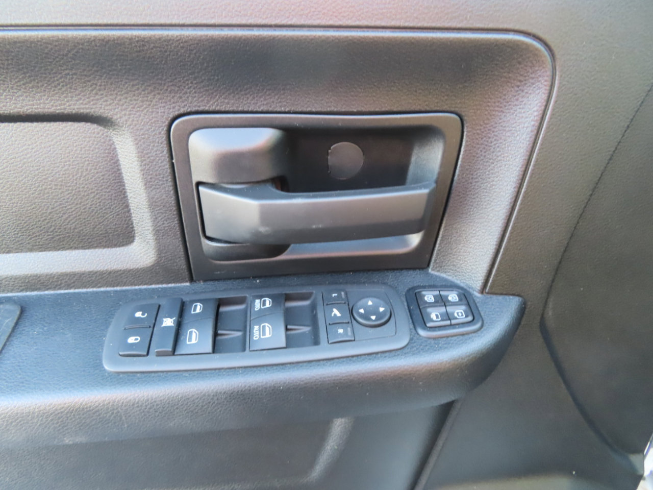Used 2024 RAM 2500 Tradesman w/ Chrome Appearance Group image 19