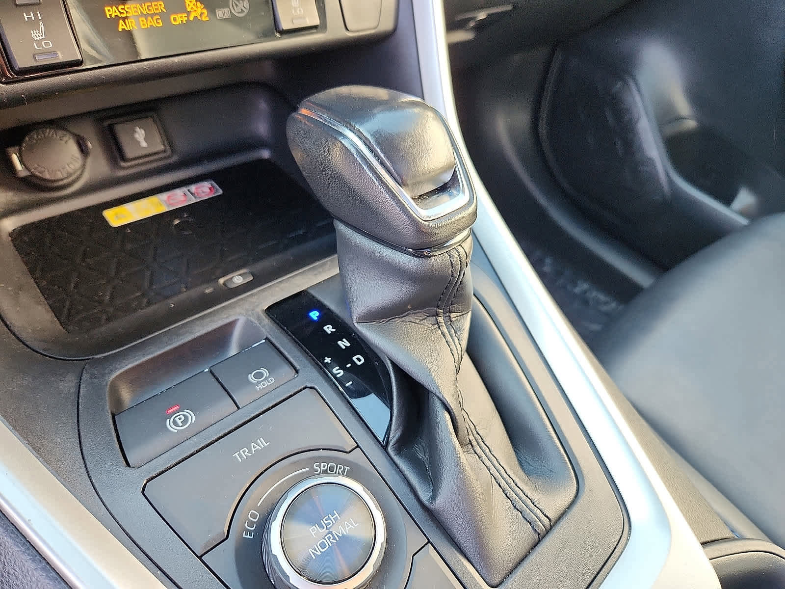 Used 2022 Toyota RAV4 XSE image 17