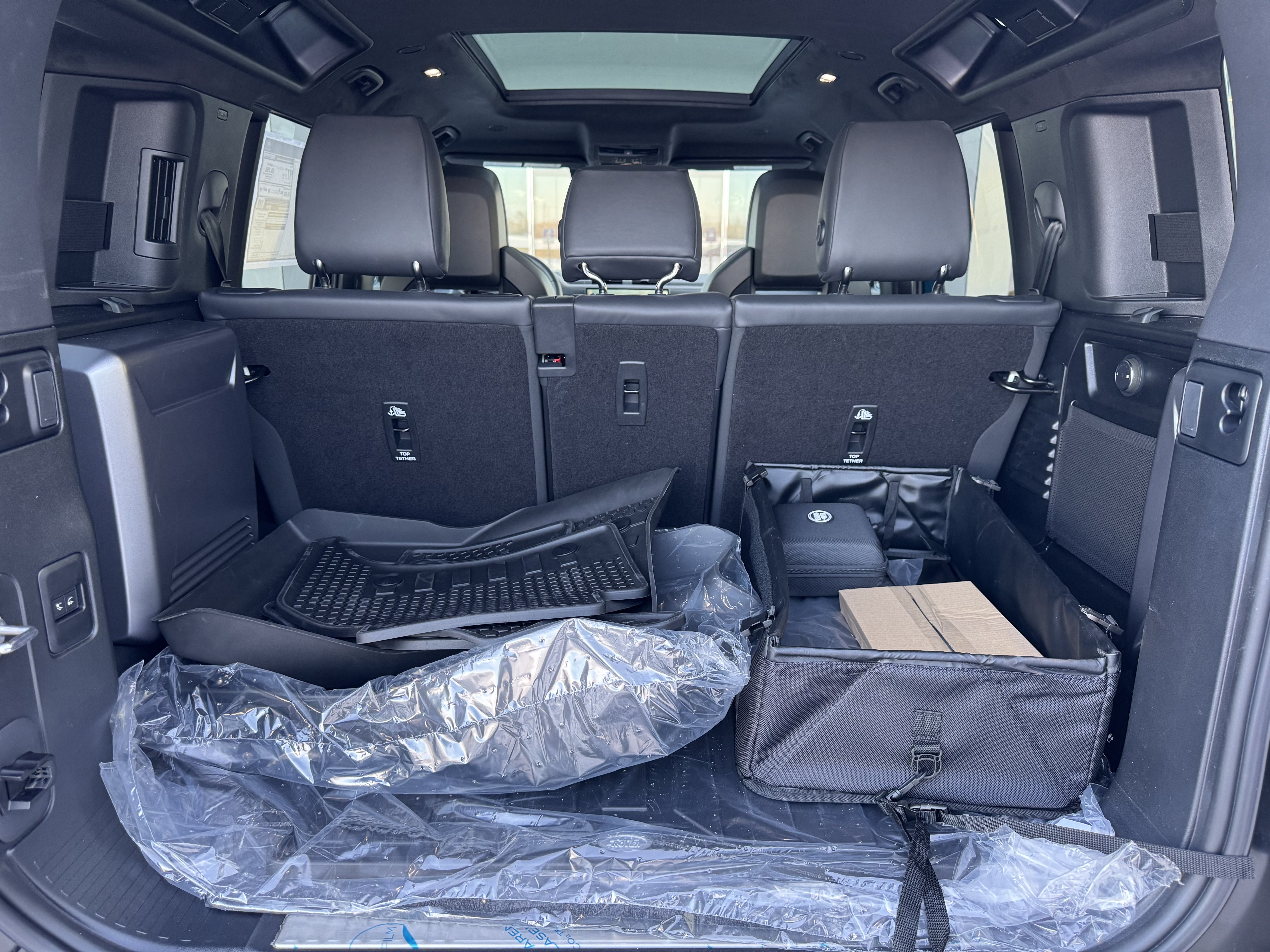 New 2026 Land Rover Defender 110 OCTA AWD/4WD image 34