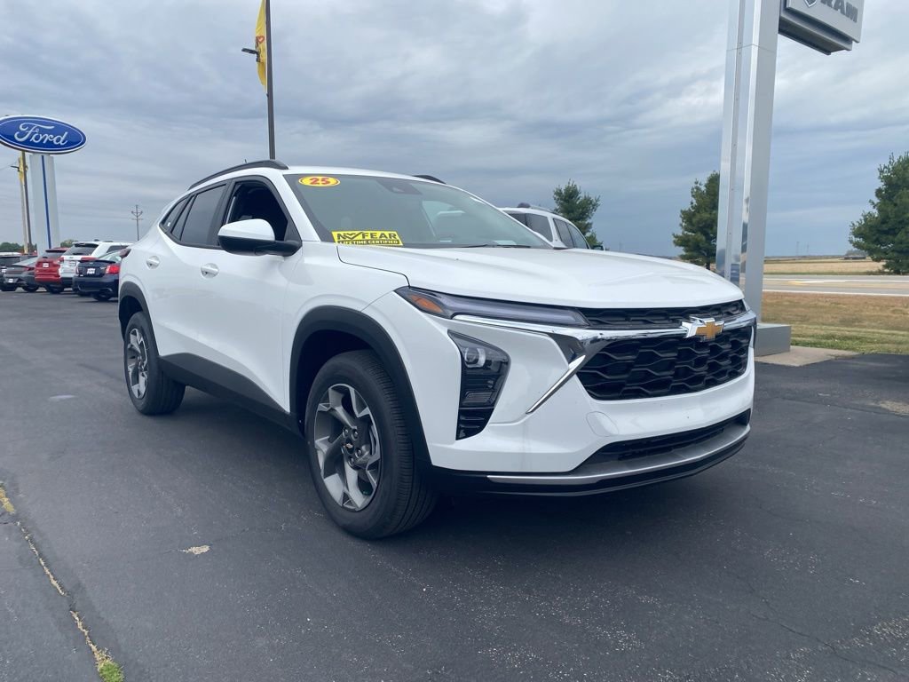 New 2025 Chevrolet Trax LT image 3