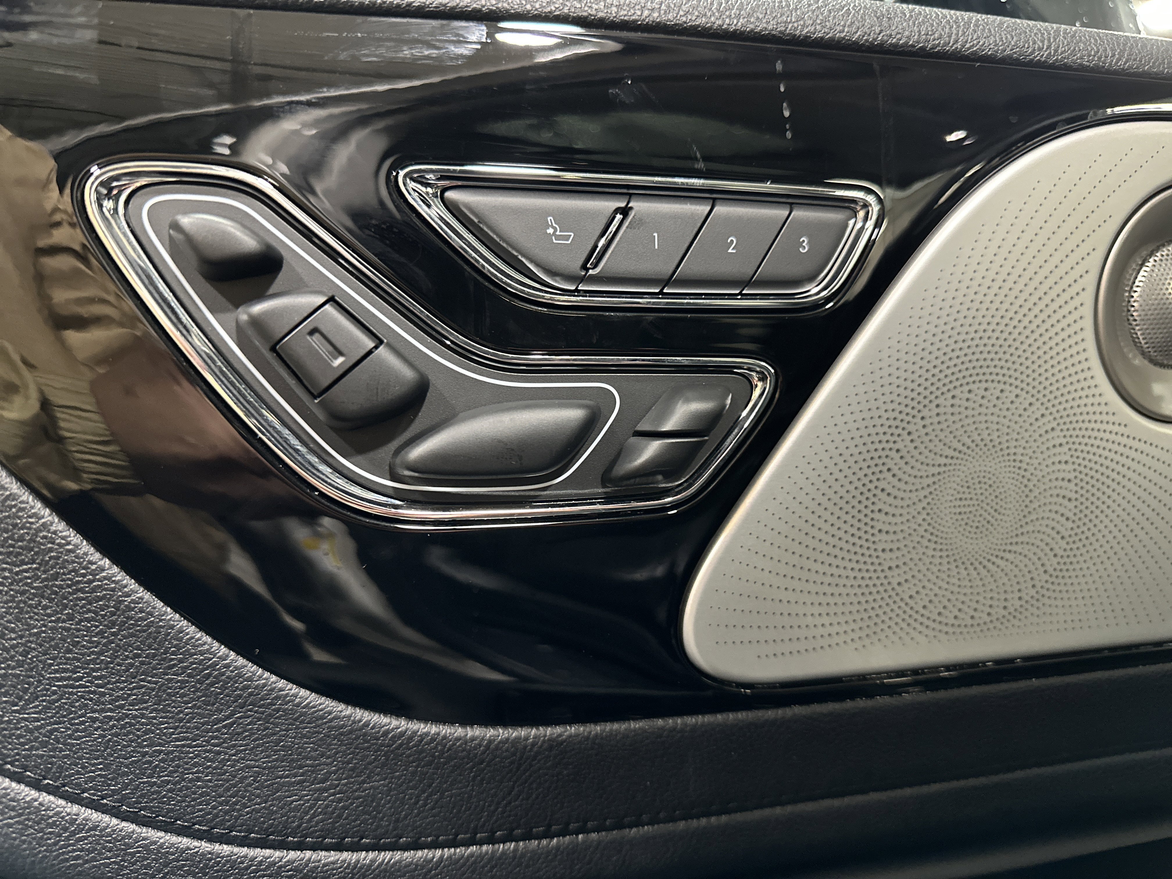 Used 2025 Lincoln Aviator Reserve w/ Equipment Group 201A image 16