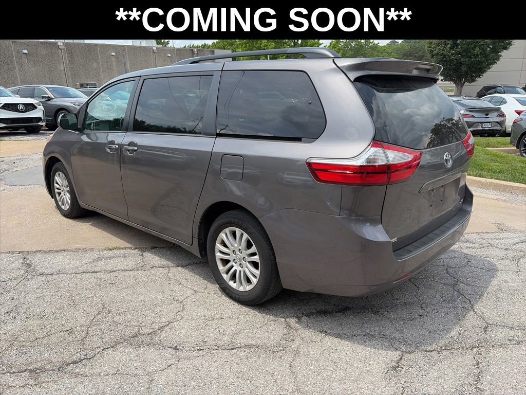 Used 2017 Toyota Sienna XLE FWD image 8