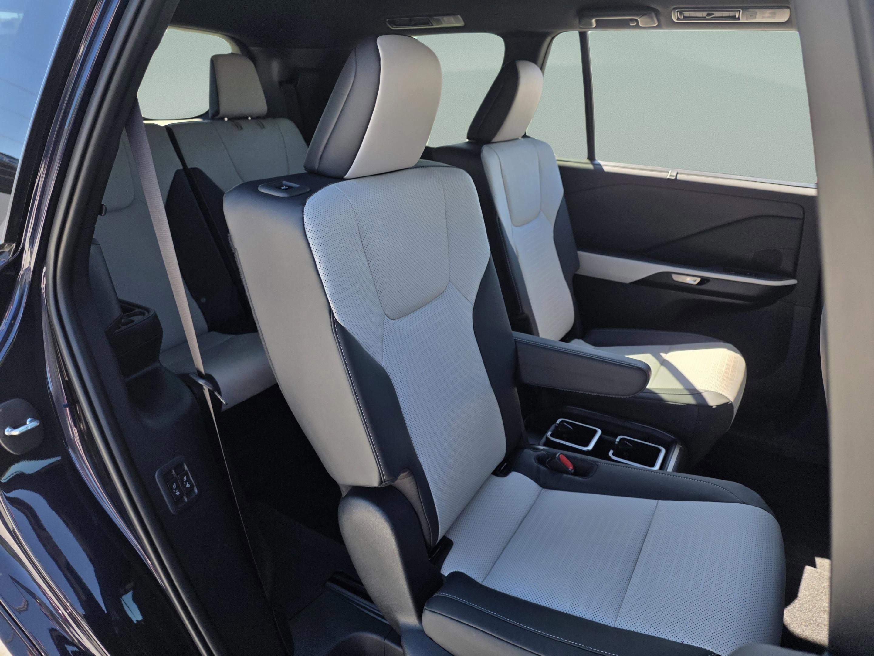 New 2026 Lexus TX 500h AWD image 23