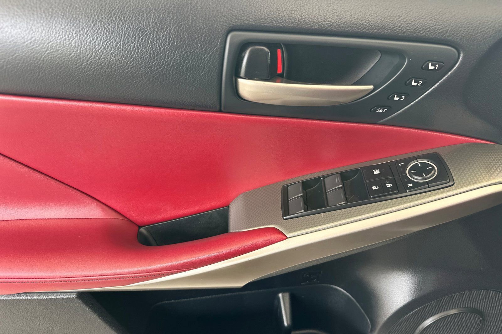 Used 2018 Lexus IS 300 F Sport image 11