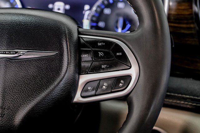 Used 2022 Chrysler Pacifica Limited FWD image 17