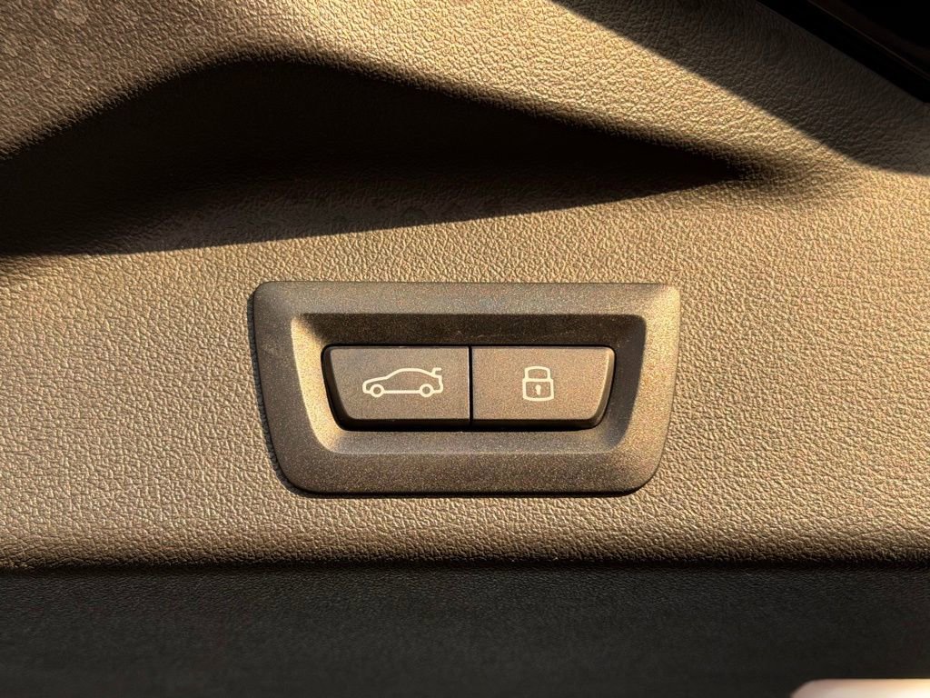 Used 2025 BMW X5 xDrive50e image 33