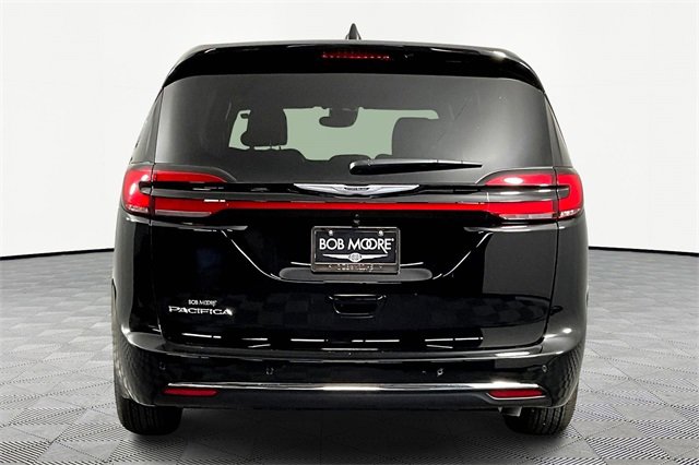 New 2026 Chrysler Pacifica Select image 5