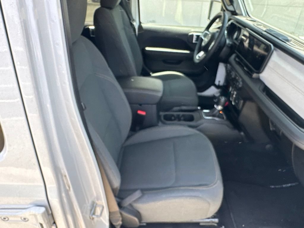 Used 2025 Jeep Wrangler Unlimited Sahara AWD/4WD image 37