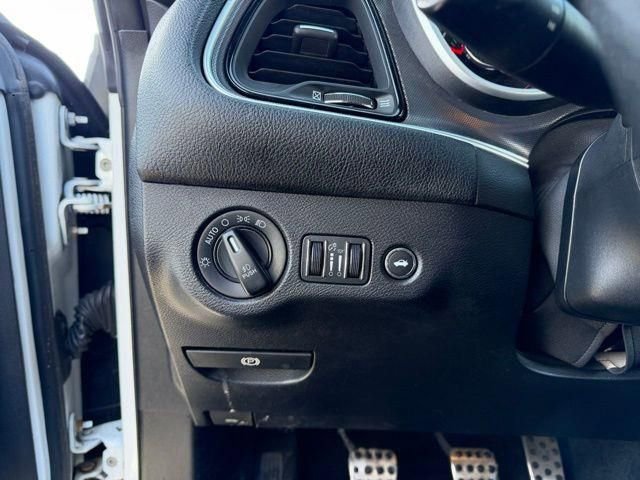 Used 2015 Dodge Challenger SRT w/ Technology Group image 21