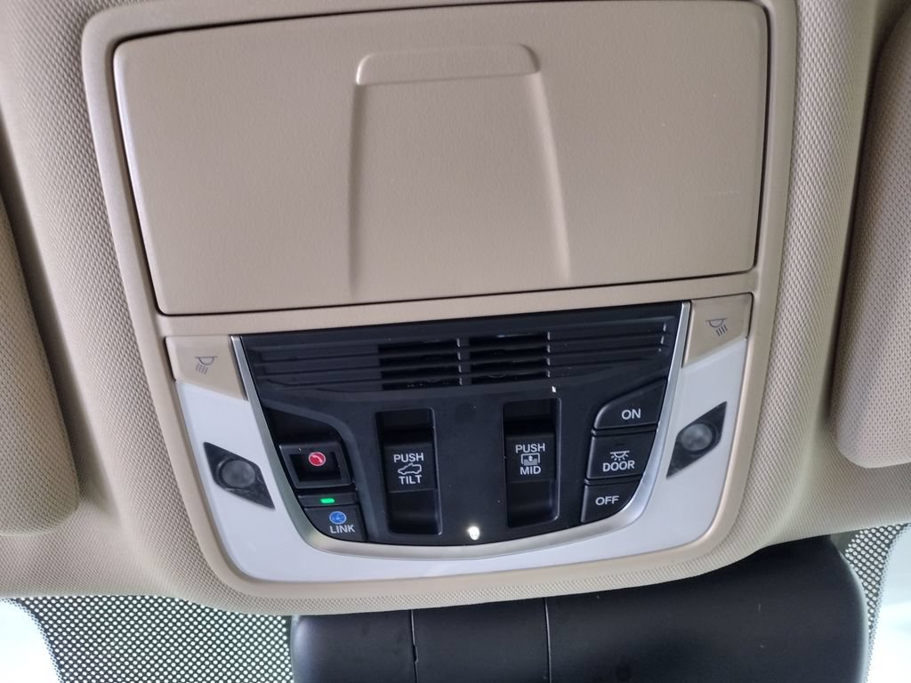 Used 2024 Acura RDX SH-AWD image 33