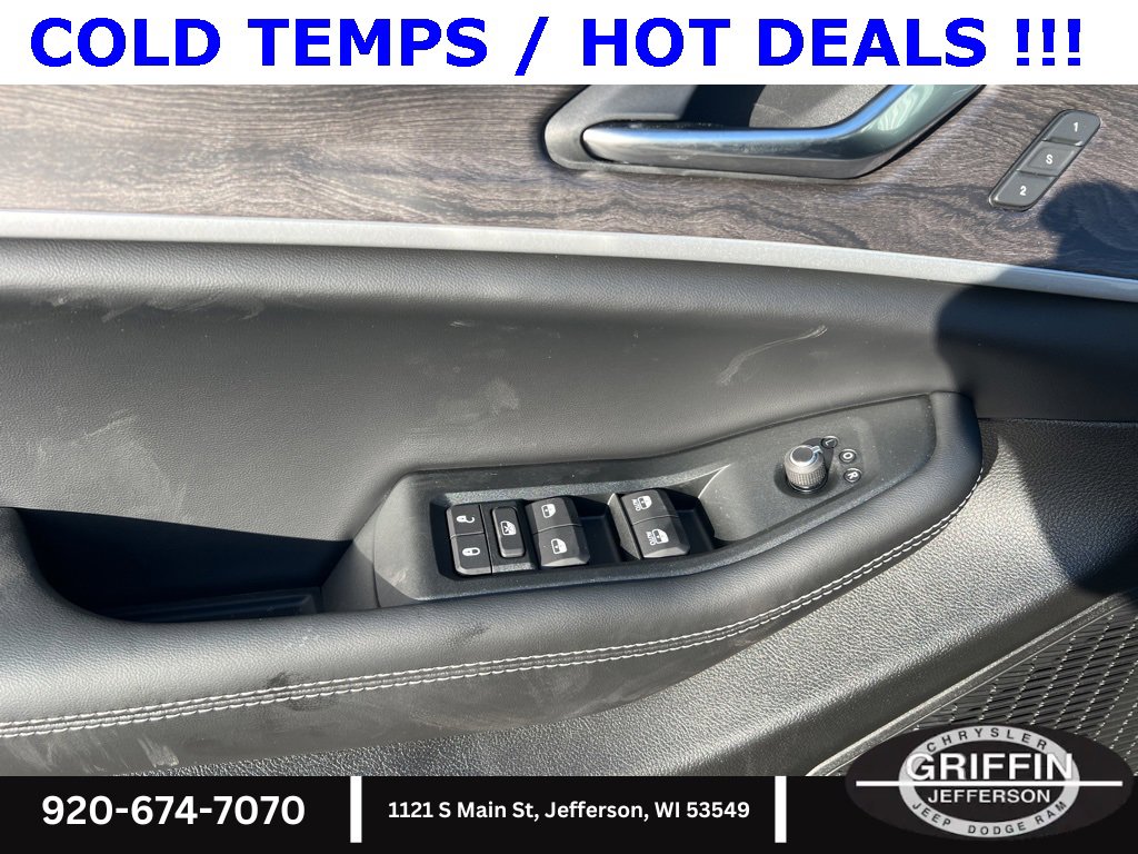 New 2025 Jeep Grand Cherokee Limited w/ Black Appearance Package image 13