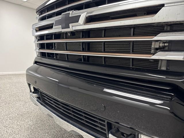 Used 2022 Chevrolet Silverado 3500 High Country w/ Snow Plow Prep/Camper Package image 21