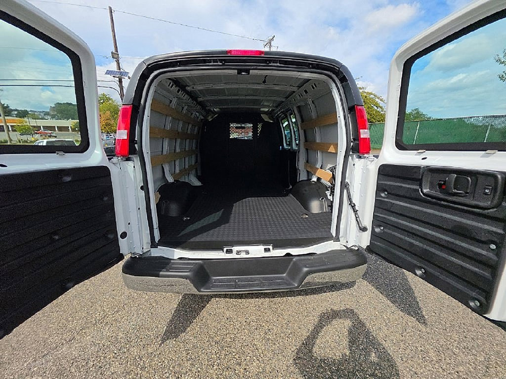 Used 2025 Chevrolet Express 2500 w/ Driver Convenience Package RWD image 30