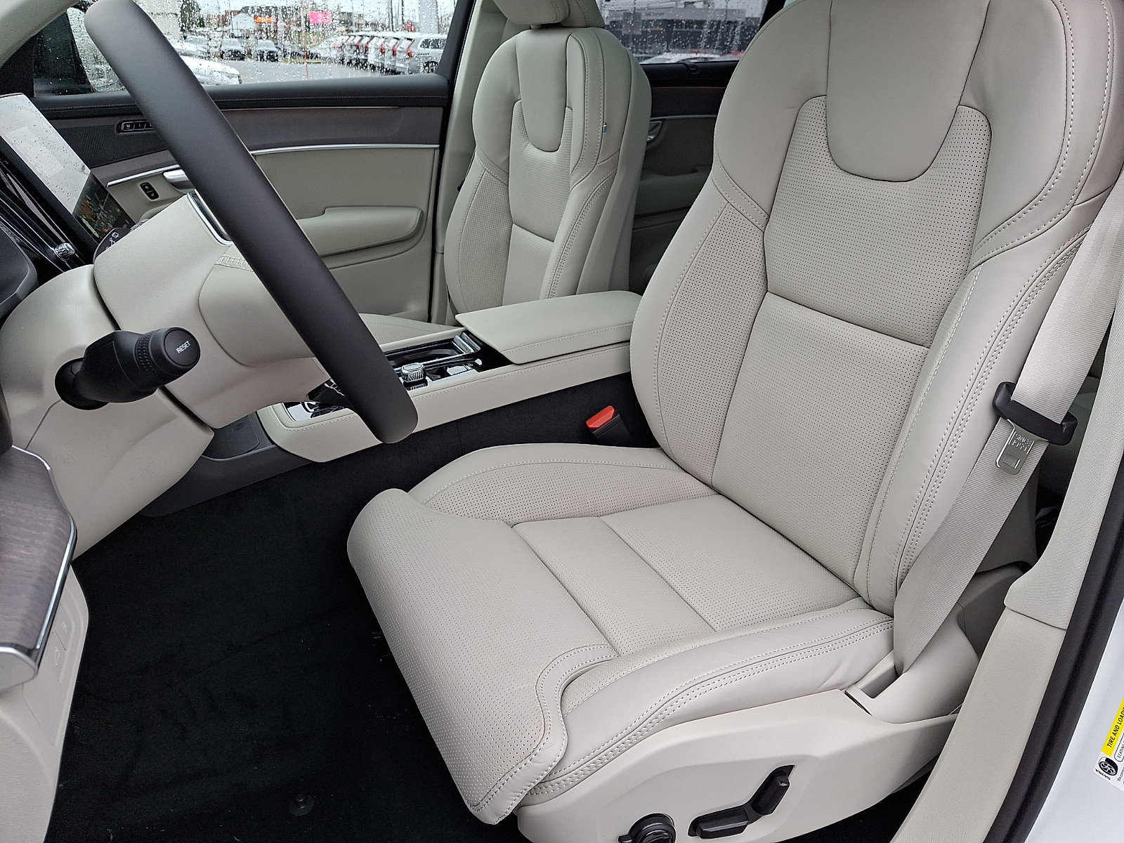 New 2026 Volvo XC90 T8 Ultra w/ Protection Package Premier image 8