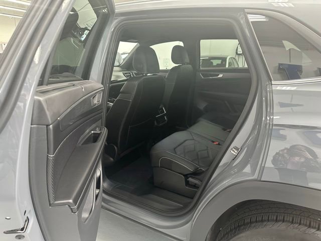 Used 2024 Volkswagen Atlas Cross Sport SE w/ Black Wheel Package AWD/4WD image 7
