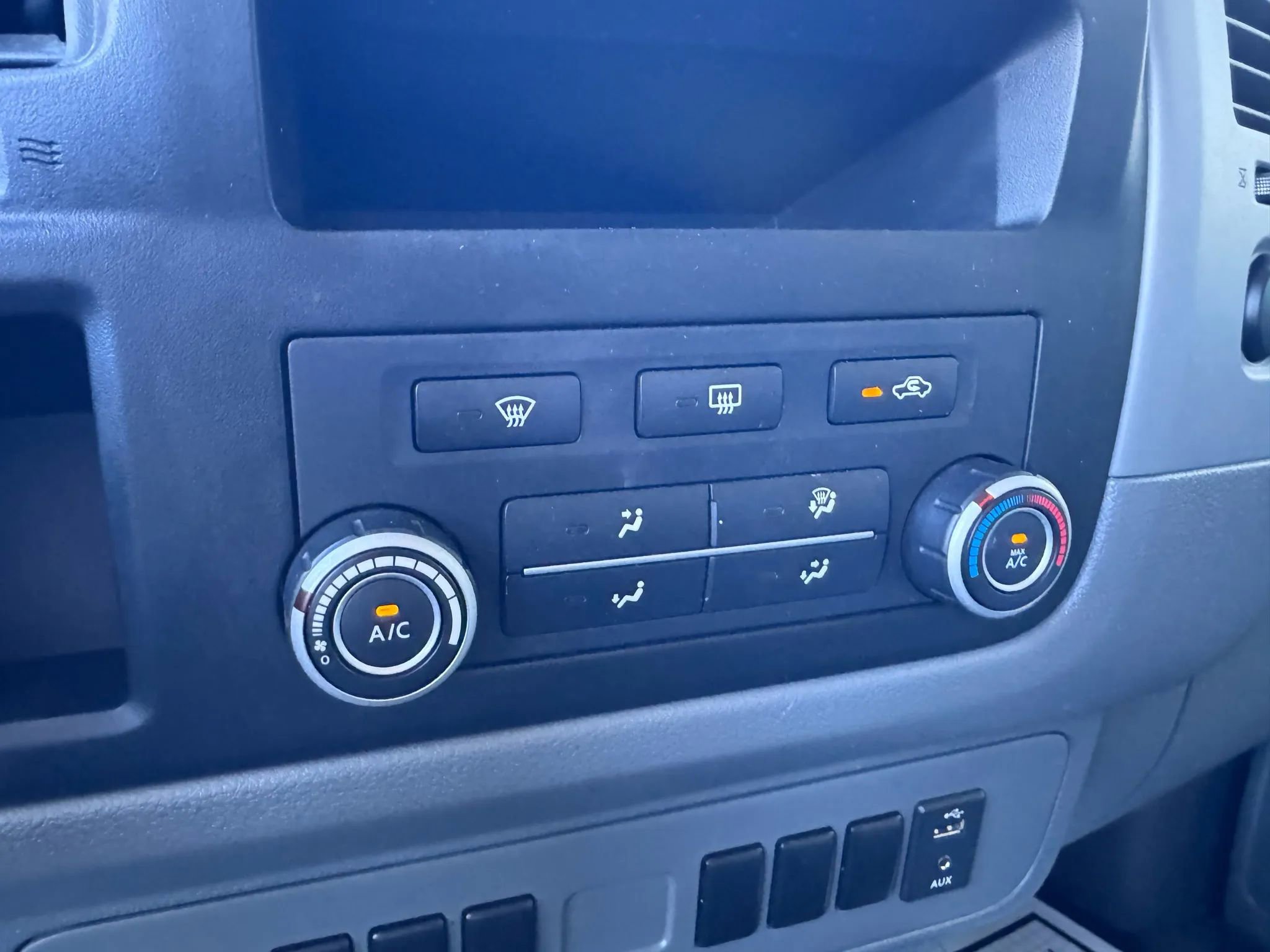 Used 2018 Nissan NV 3500 S image 26