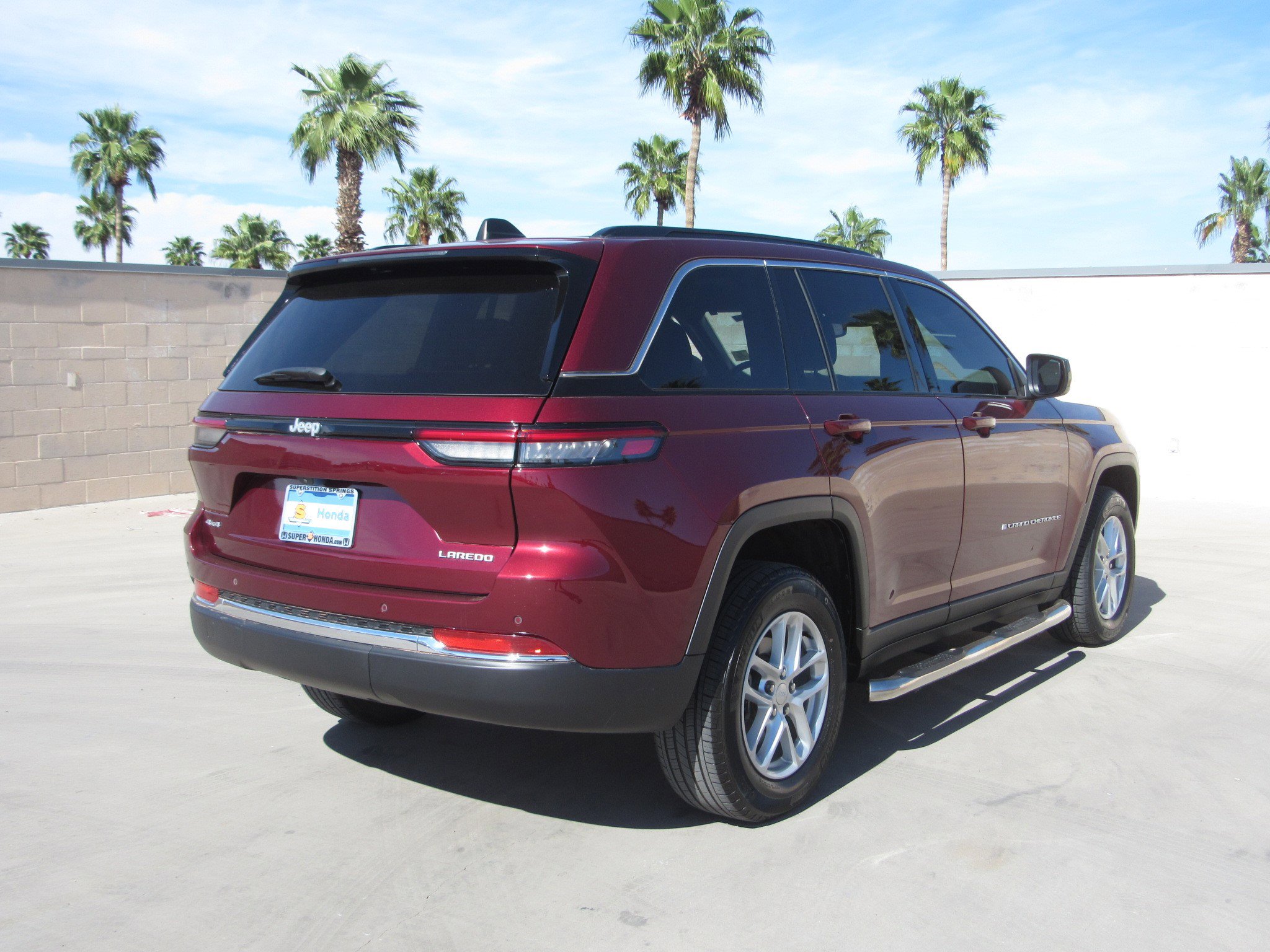 Used 2024 Jeep Grand Cherokee Laredo X w/ Trailer Tow Package image 5